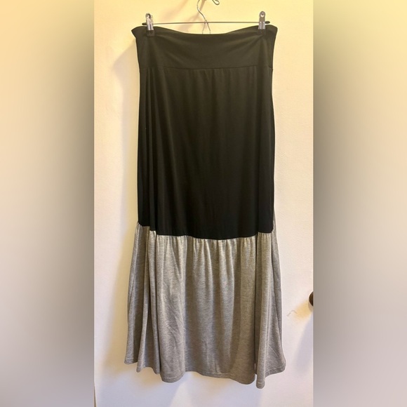 Black and Gray Women's Skirt - Picture 4 of 6